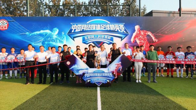 影片中REV9战斗力和身体属性全面升级，更加;变态和恐怖，甚至还可以骨肉分身